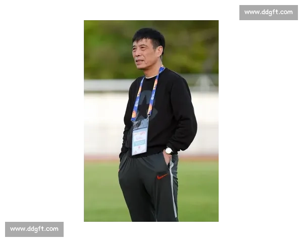 聚焦足球热搜风云解析赛场内外焦点话题与球星动态及转会传闻深度观察